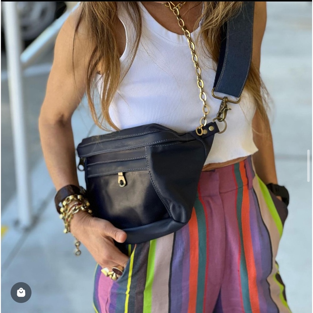 Parker Thatch - cross your heart sling